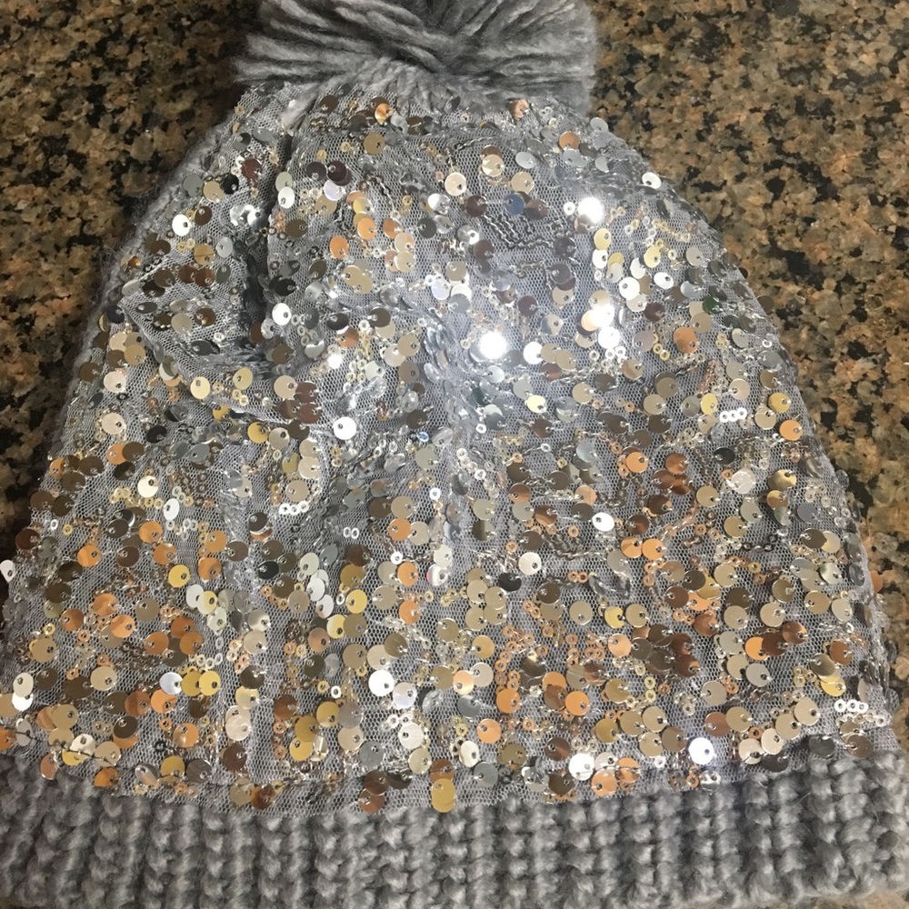 Betsy Johnson gray/silver sequined beanie